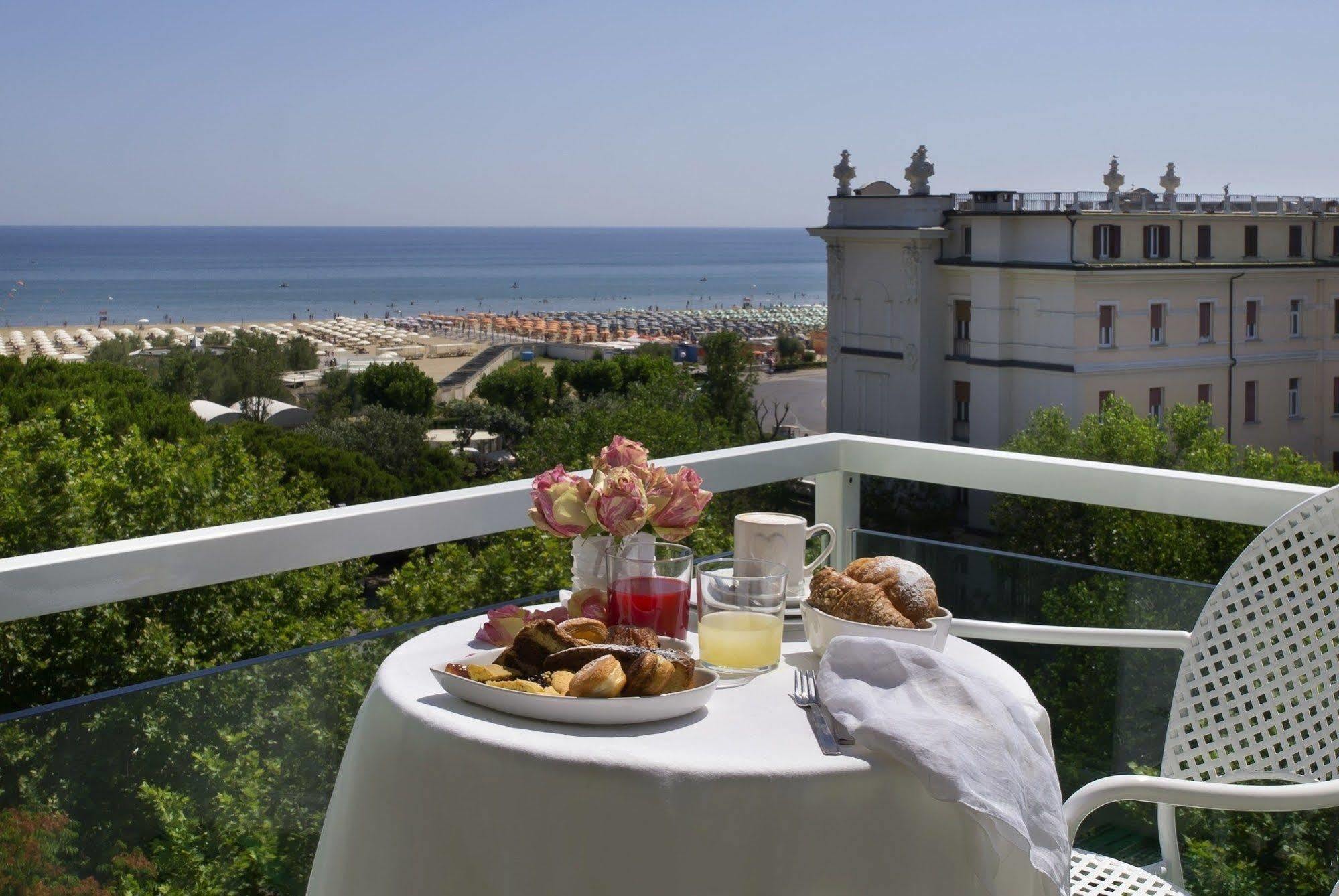 Hotel Biancamano Rimini Exterior photo